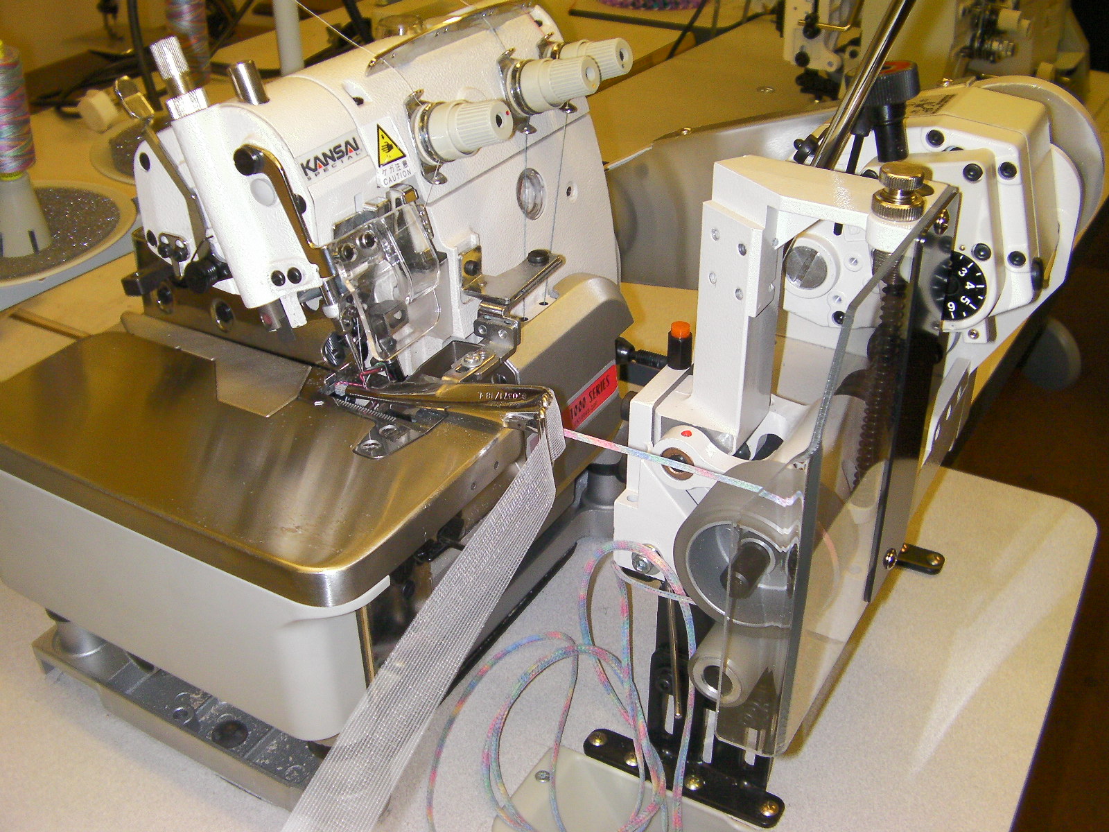 Kansai Special UK-1004-SP macchina da cucire rouleaux